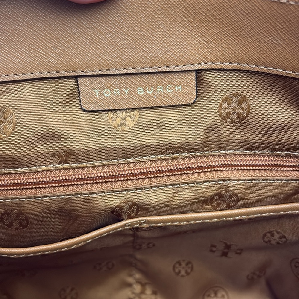 💥💥SOLD💥💥Tory Burch York Buckle Tote Bag - Picture 13 of 16